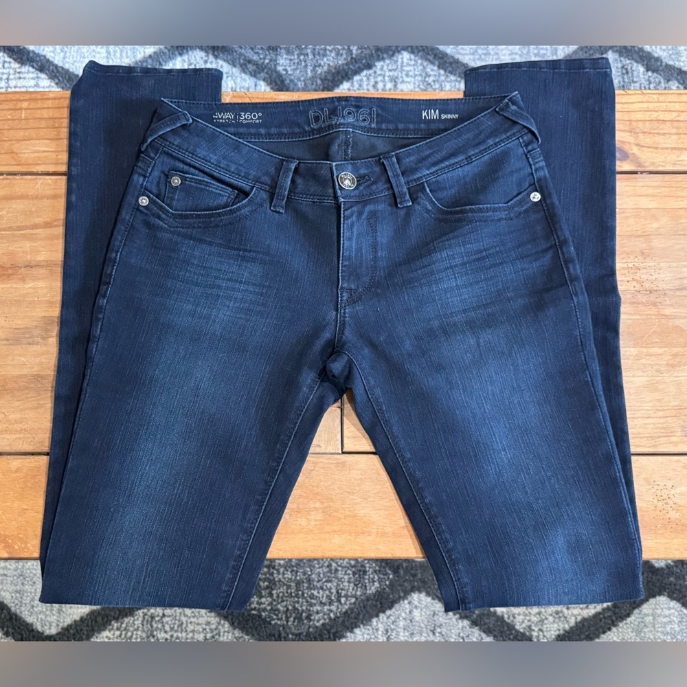EUC - DL1961 - 28 - KIM MID RISE SKINNY DARK WASH Jeans - INDIGO